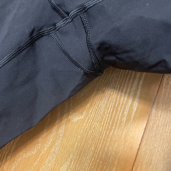 Lululemon leggings in perfect condition! only worn to try on. No pockets - Picture 2 of 5
